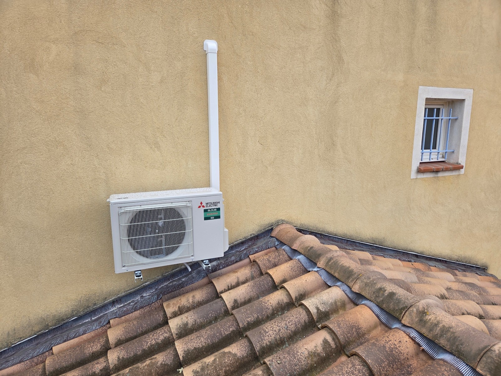 Installation climatisation réversible gainable Mitsubishi Electric à la Ciotat 