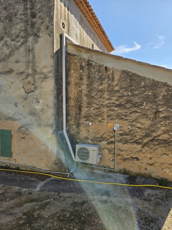 Rénovation énergétique à la Ciotat : pompe à chaleur Air/Air réversible Mitsubishi Electric.