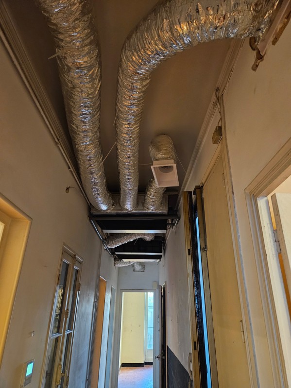 Installation climatisation réversible gainable discrète pour villas à Sanary