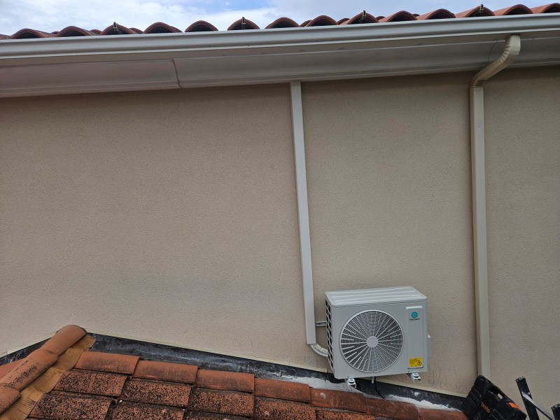 Vérification d'une pompe à chaleur à La Ciotat lors de l'entretien annuel