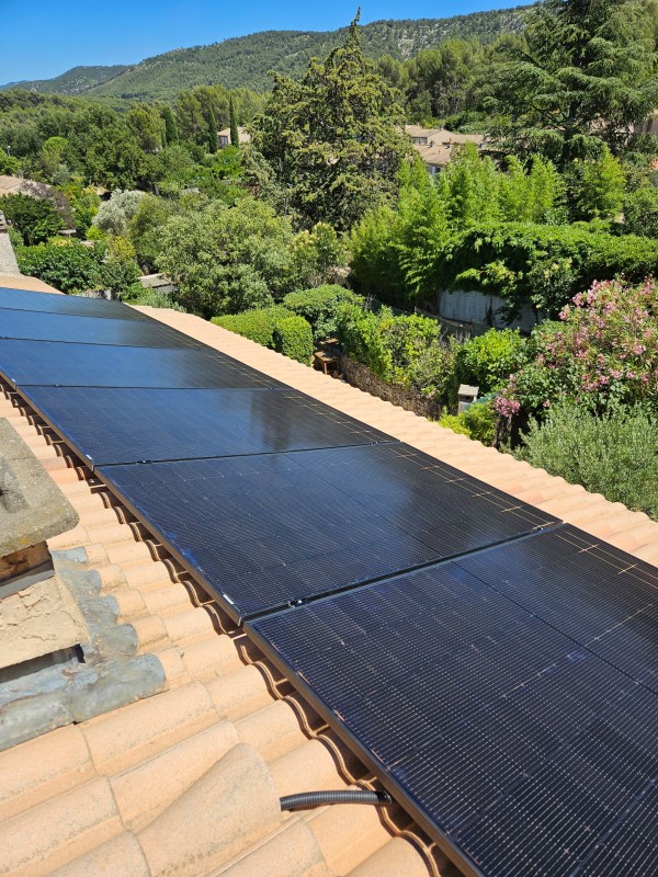 Panneaux solaires en autoconsommation installés à Aubagne, près de Gémenos