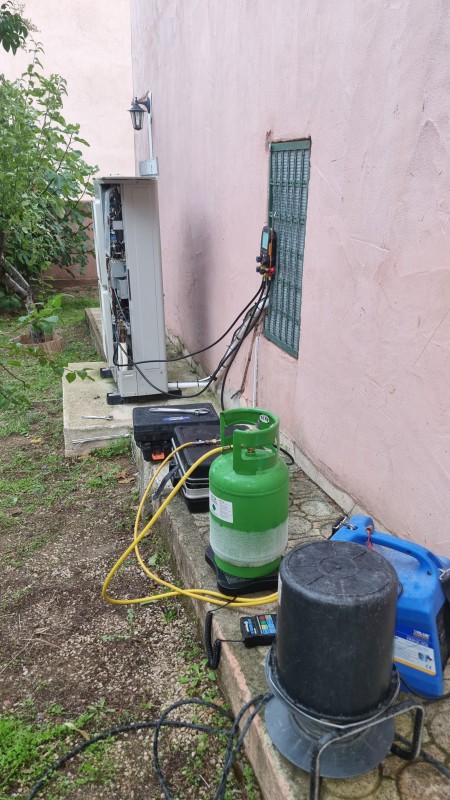 Recharge et mise en service de climatisation réversible à Bandol dans le Var