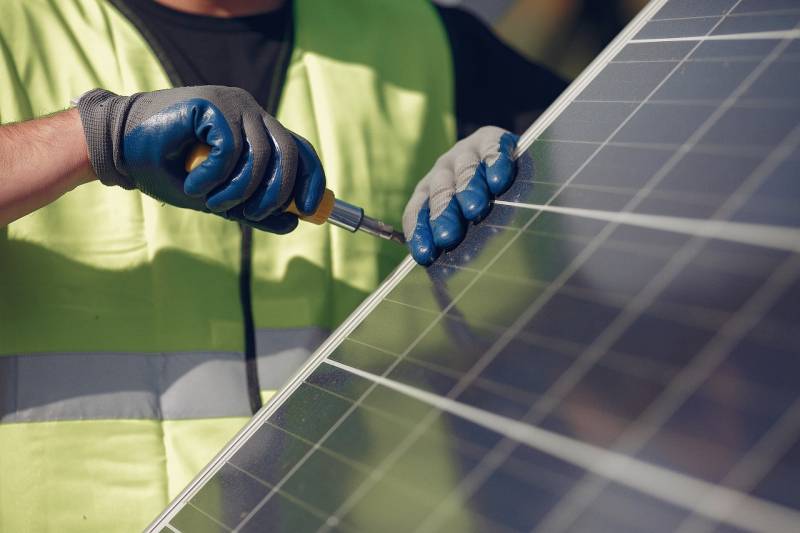 Installer des panneaux photovoltaïques par un professionnel à Aubagne près de Marseille